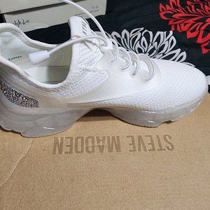 Steve Madden gymshoes